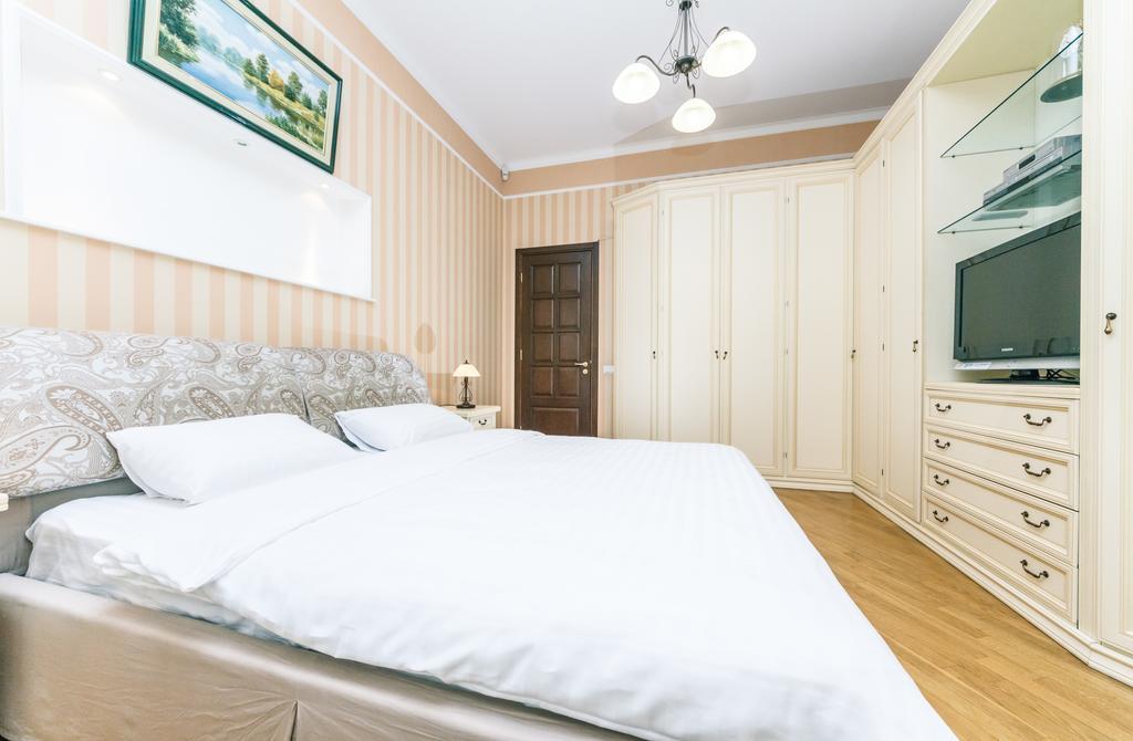 Apartament On Independence Square Kiev Exteriör bild